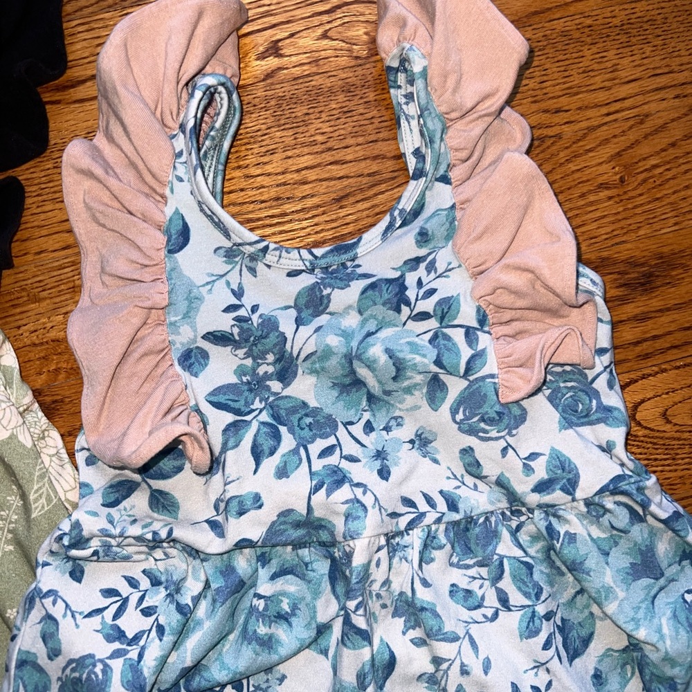 Bundle size 5/6 Rags to Raches Ruffle Dresses - Picture 2 of 7